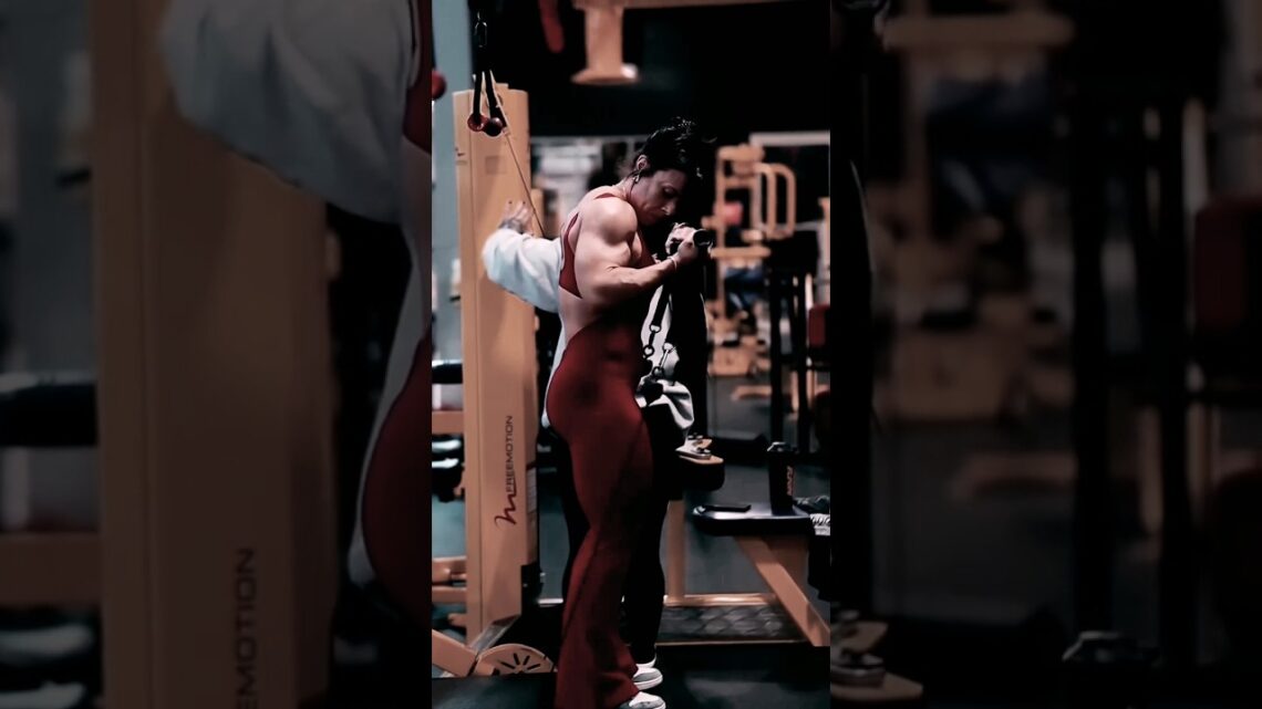 Giant woman 😲 #youtubeshorts #motivation #shortvideo #shorts