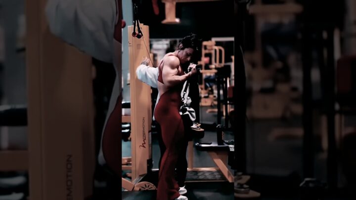 Giant woman 😲 #youtubeshorts #motivation #shortvideo #shorts